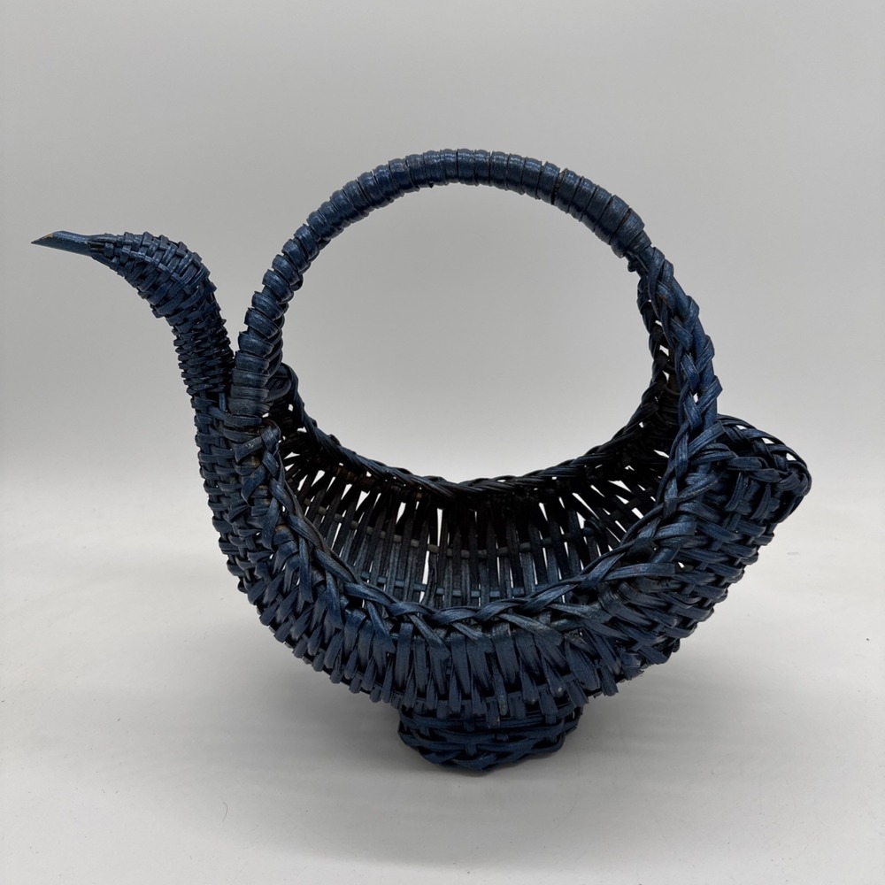 Vintage‎ Blue Duck Bird Wicker Basket with handle 13.5" X 11" X 6.5"